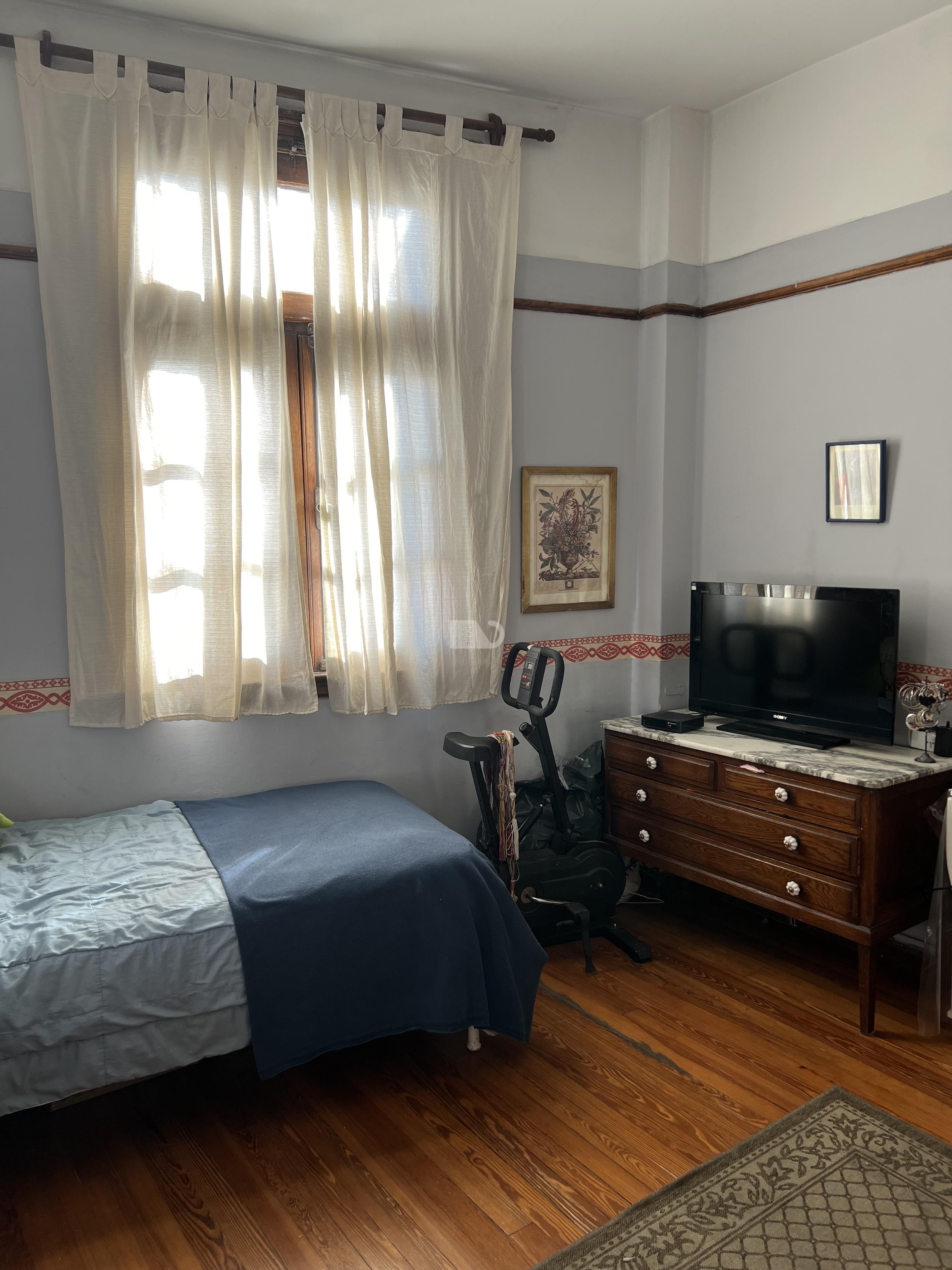 Private Bedroom For Students in Almagro